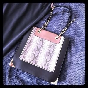 BCBG Chain Handle PurseCUTE!! Thin style